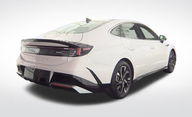 Used 2025 Hyundai Sonata SEL FWD image 2