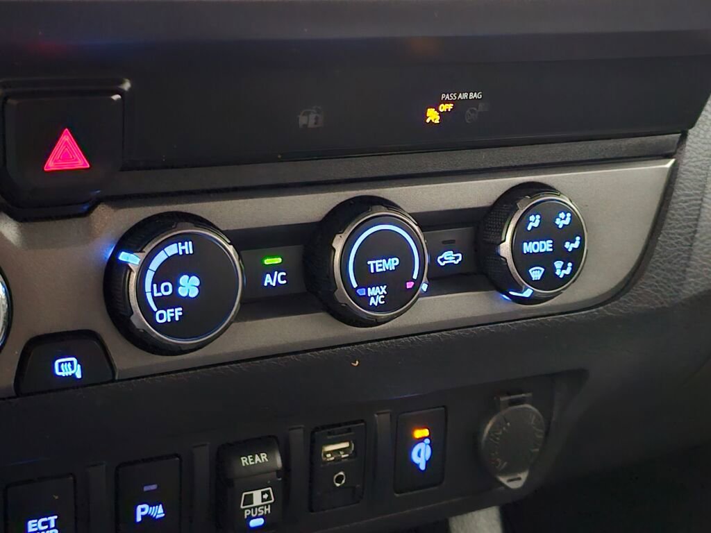 Used 2019 Toyota Tacoma TRD Off-Road w/ Technology Package AWD/4WD image 28