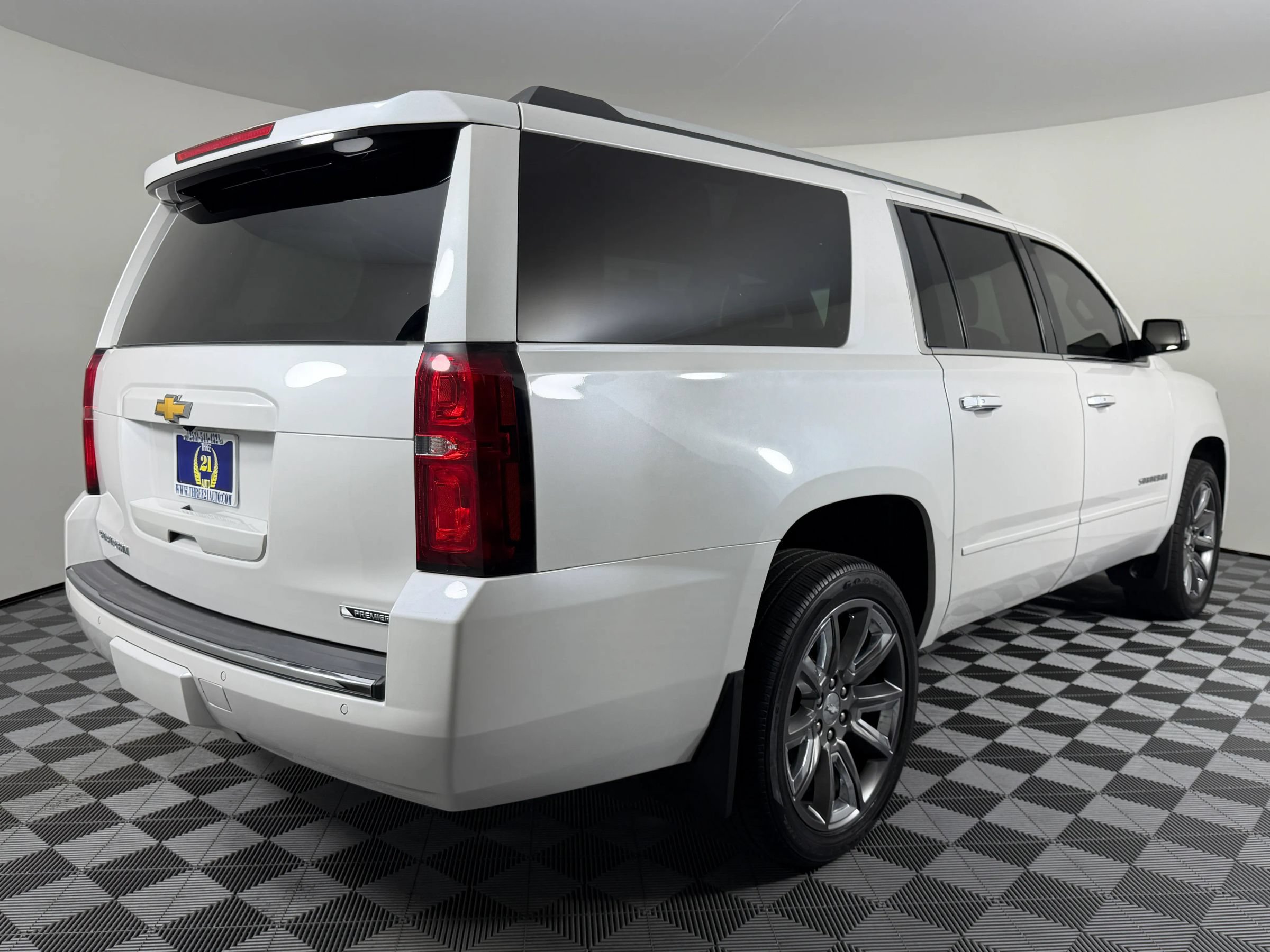 Used 2018 Chevrolet Suburban Premier AWD/4WD image 12