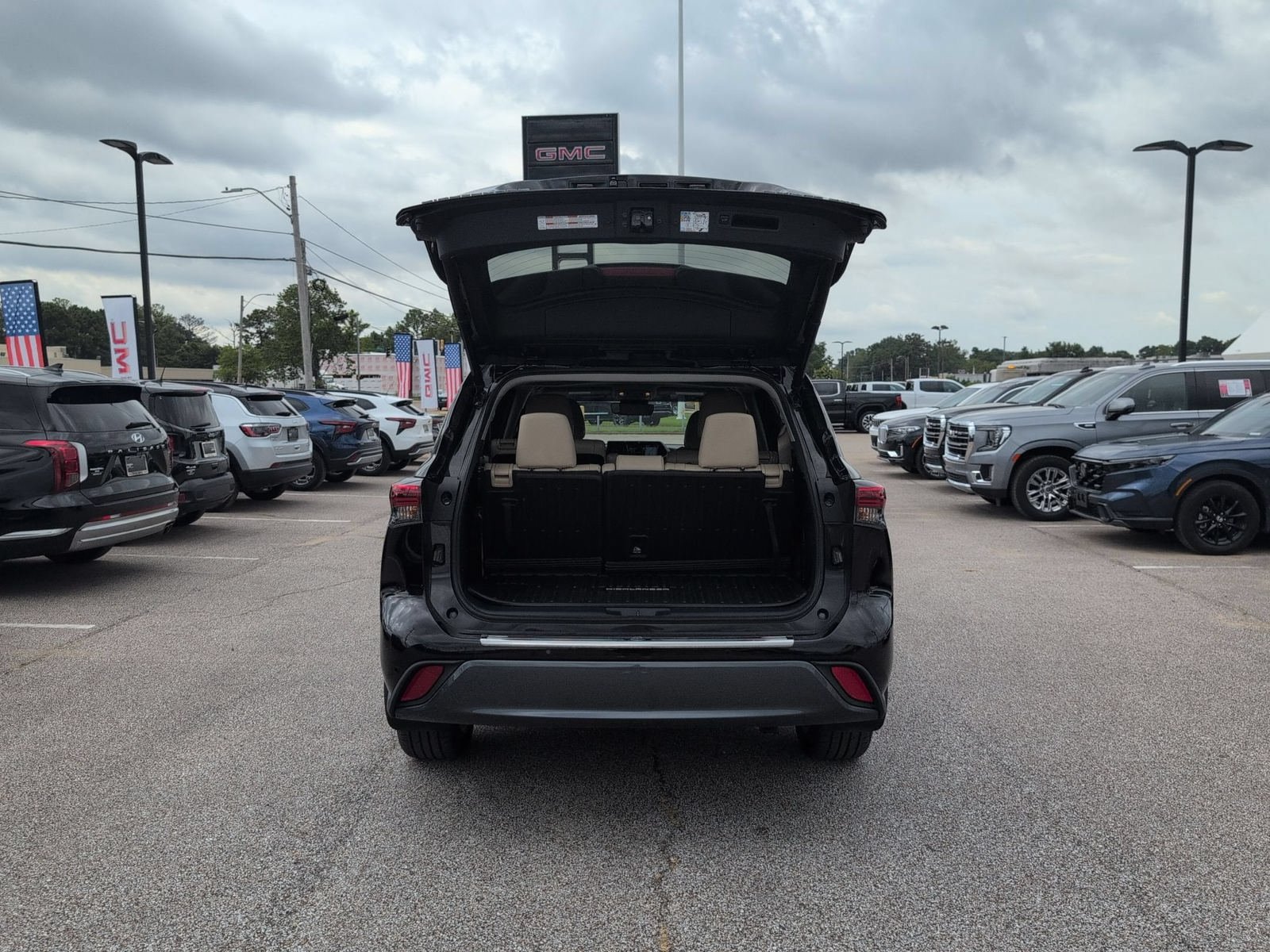 Used 2022 Toyota Highlander Limited AWD/4WD image 4