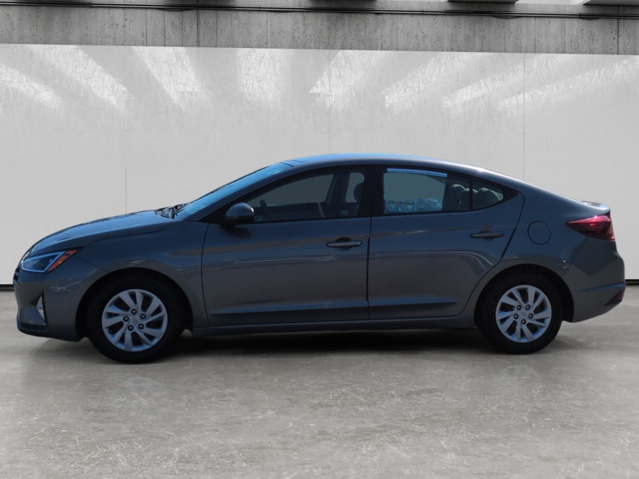 Used 2019 Hyundai Elantra SE FWD image 4