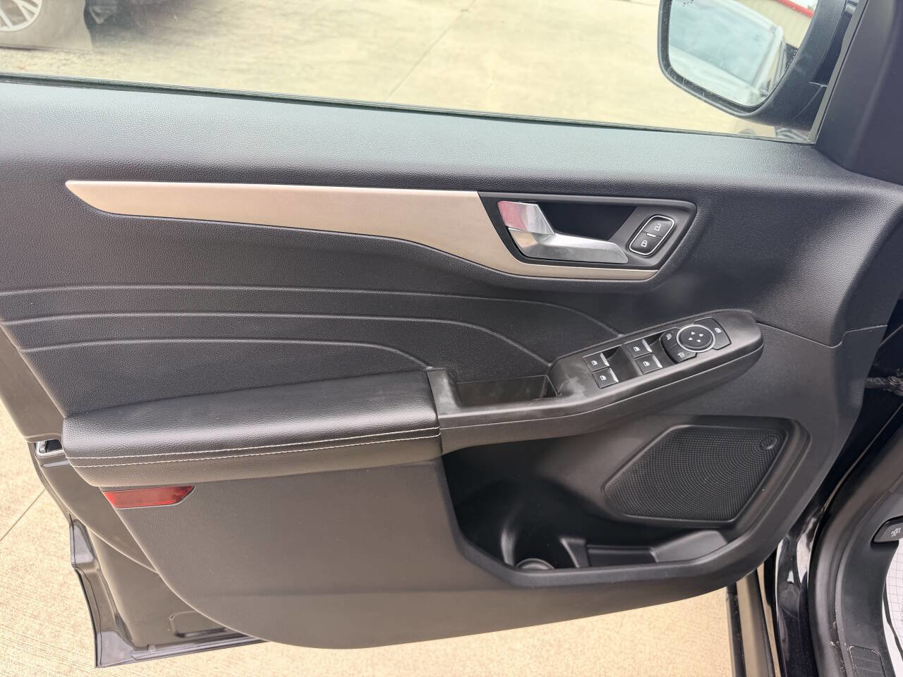 Used 2021 Ford Escape SE FWD image 11