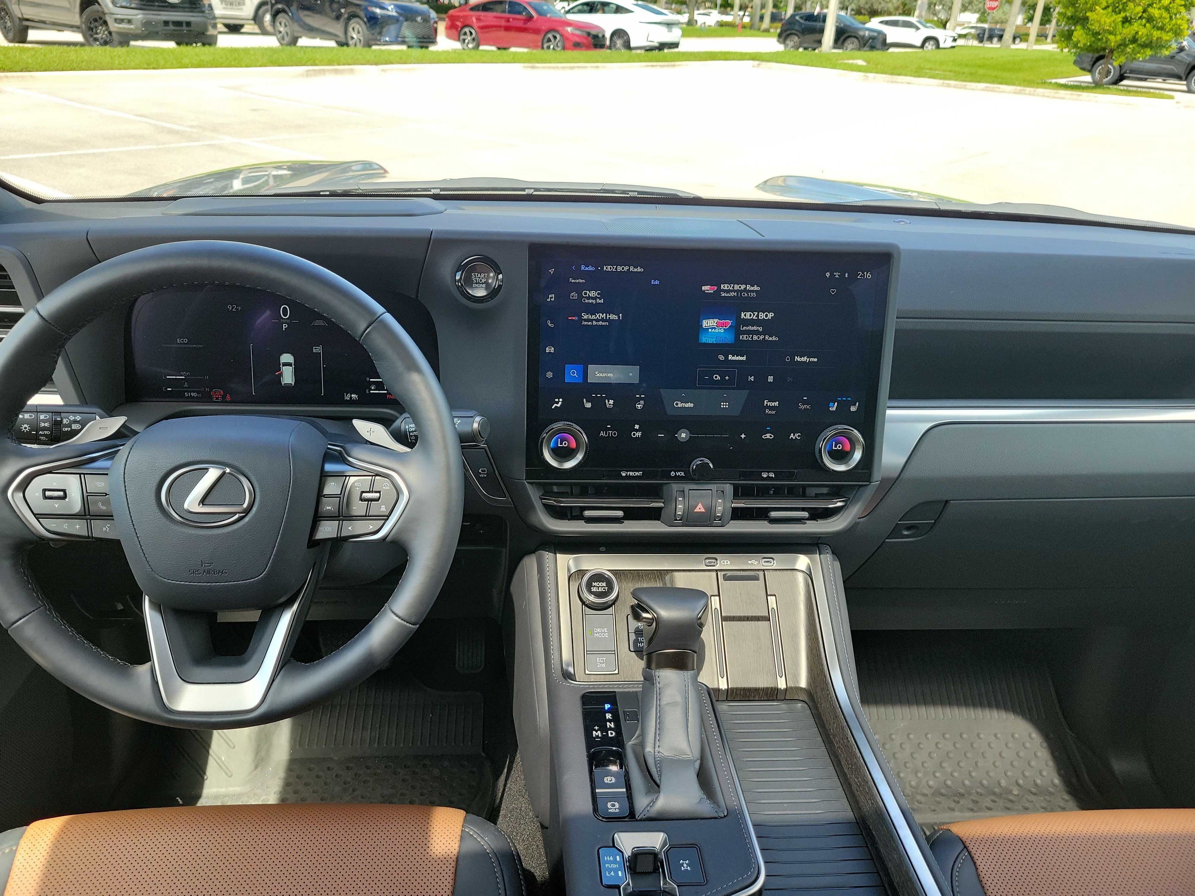 Used 2025 Lexus GX 550 w/ Accessory Package (2T) AWD/4WD image 19