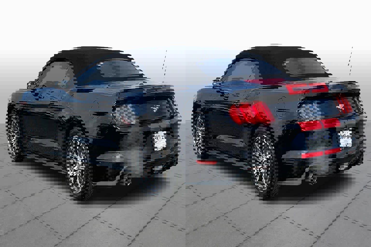 Used 2017 Ford Mustang Premium image 10