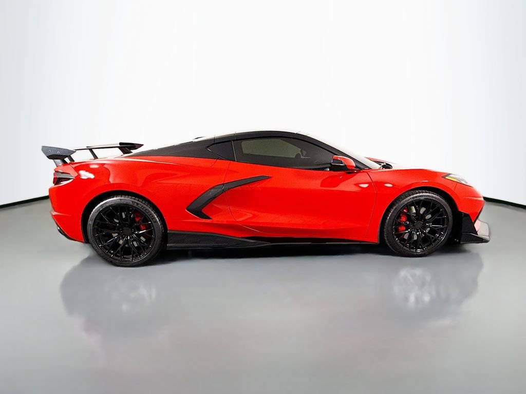 Used 2024 Chevrolet Corvette Stingray Premium Cpe w/ Z51 Performance Package image 8