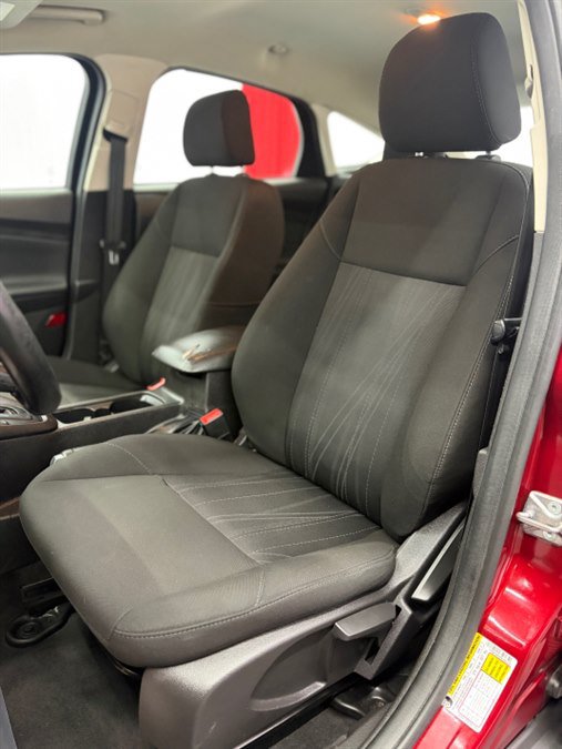 Used 2017 Ford Focus SE w/ Cold Weather Package FWD image 12