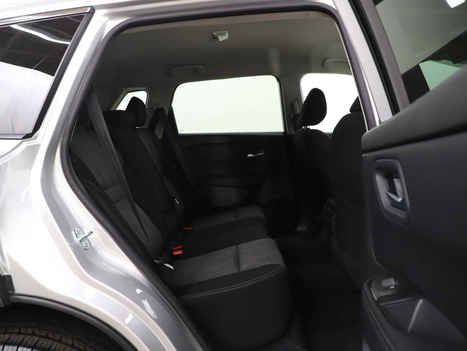 Used 2025 Nissan Rogue SV image 12