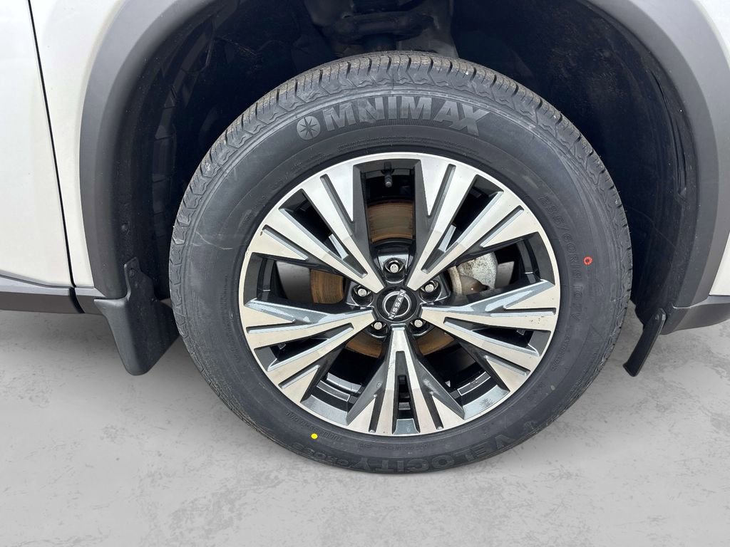 Used 2023 Nissan Rogue SV image 31