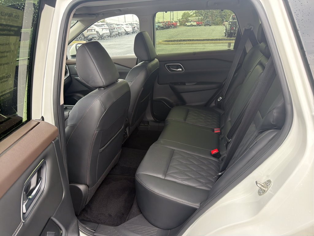 Used 2023 Nissan Rogue Platinum w/ Platinum Premium Package FWD image 16