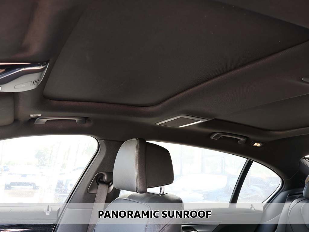 Used 2022 BMW 740i w/ M Sport Package image 4