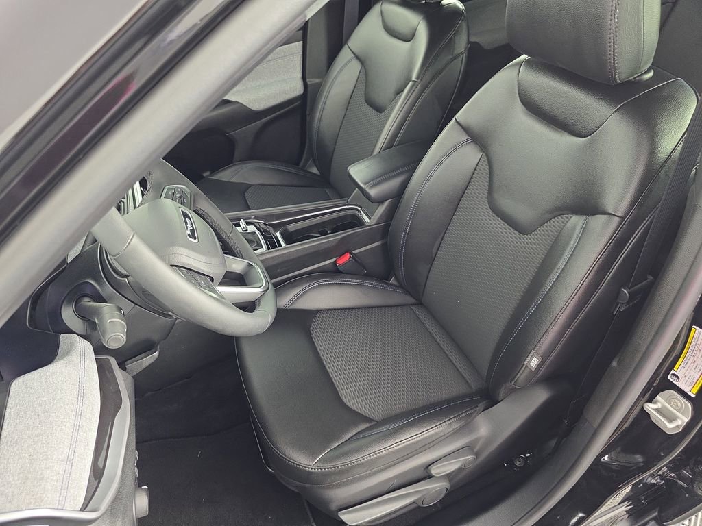 Used 2026 Jeep Compass Latitude AWD/4WD image 12