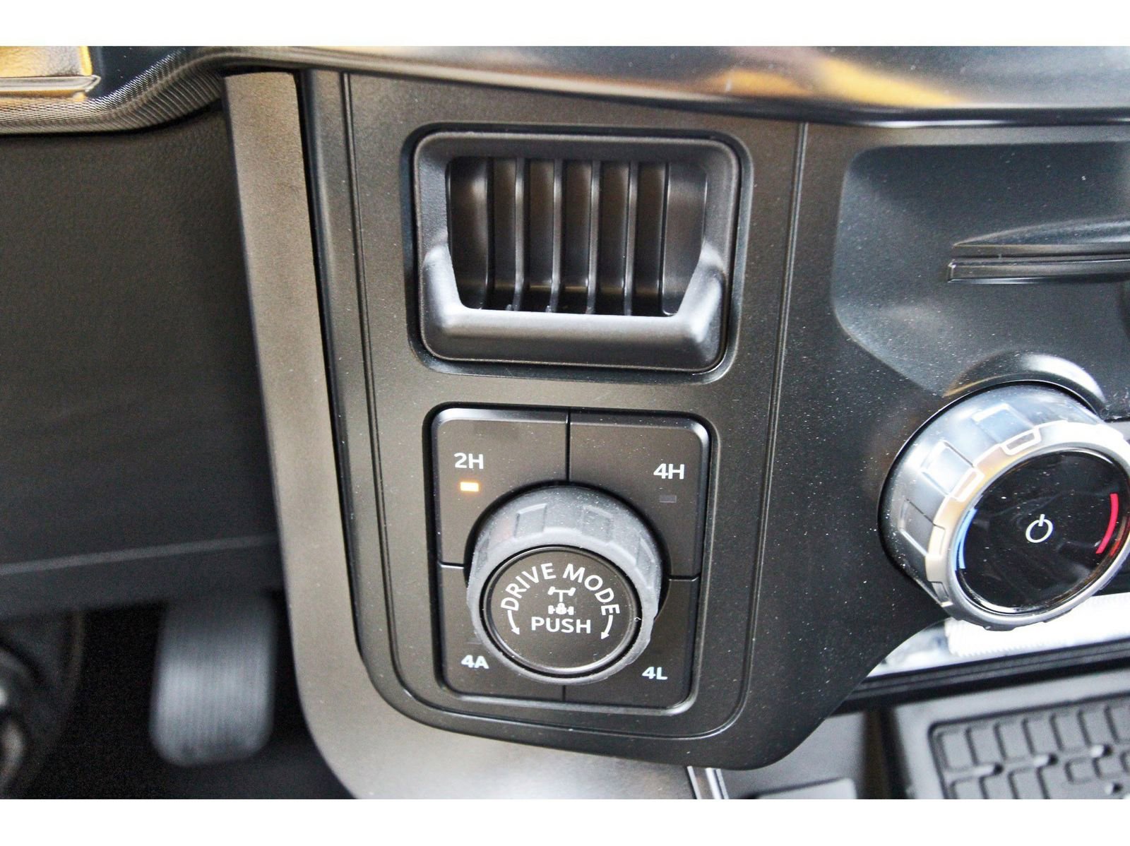 Used 2025 Ford F150 Lariat w/ Equipment Group 502A High image 27