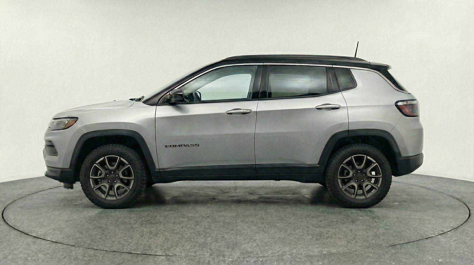 Used 2025 Jeep Compass Trailhawk AWD/4WD image 5