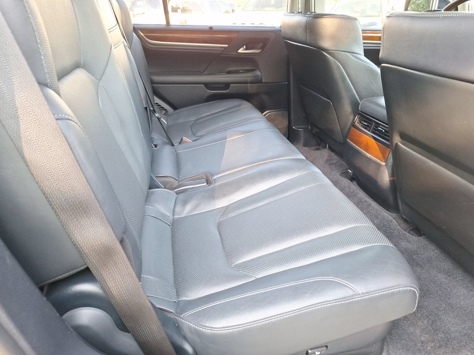 Used 2021 Lexus LX 570 4WD w/ Luxury Package image 31