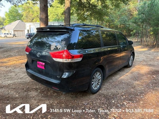 Used 2014 Toyota Sienna XLE FWD image 9