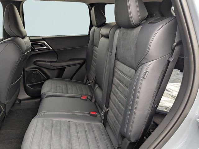 New 2026 Mitsubishi Outlander AWD image 13