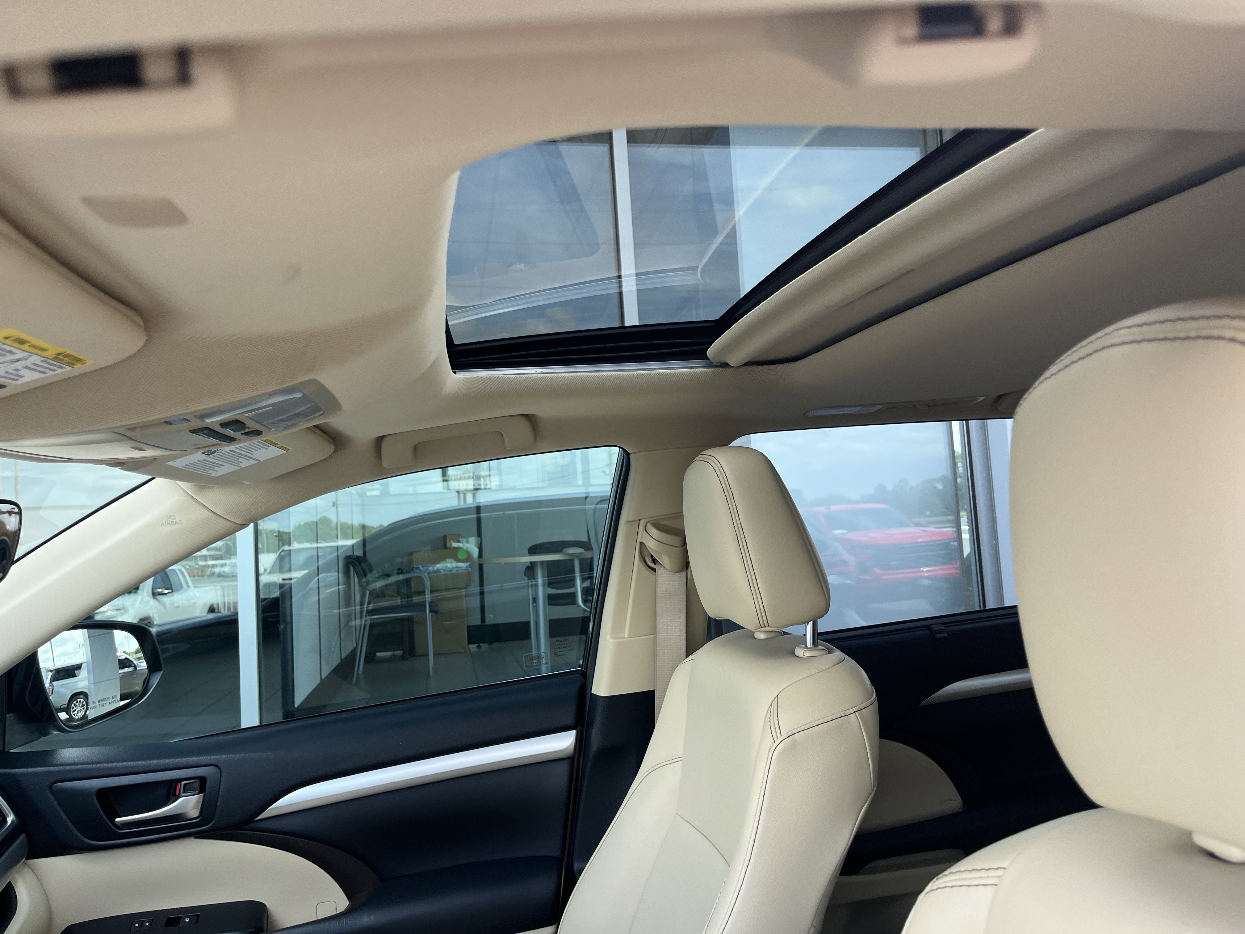 Used 2019 Toyota Highlander XLE FWD image 5