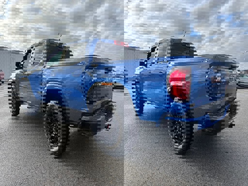 New 2025 GMC Canyon Elevation w/ Convenience Package image 4