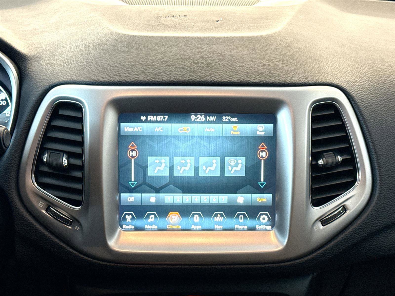 Used 2018 Jeep Compass Latitude w/ Popular Equipment Group image 12