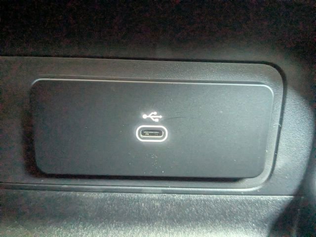 New 2026 Land Rover Defender 130 X-Dynamic SE image 20