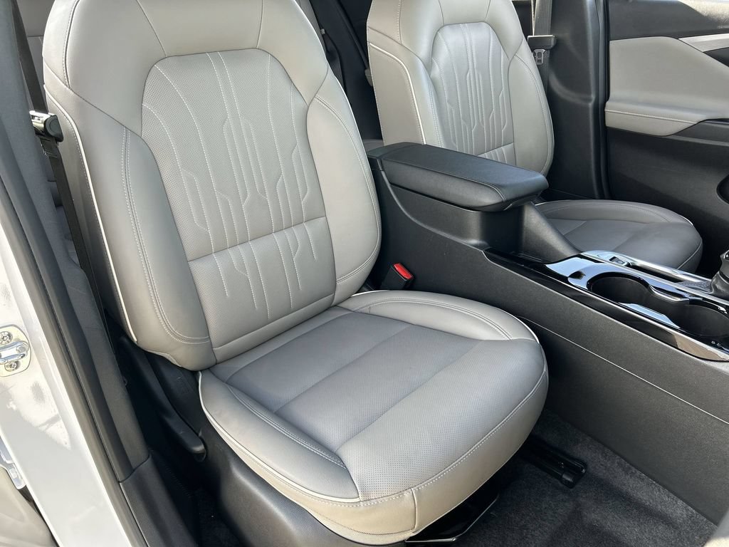 Used 2025 Buick Envista Preferred FWD image 28