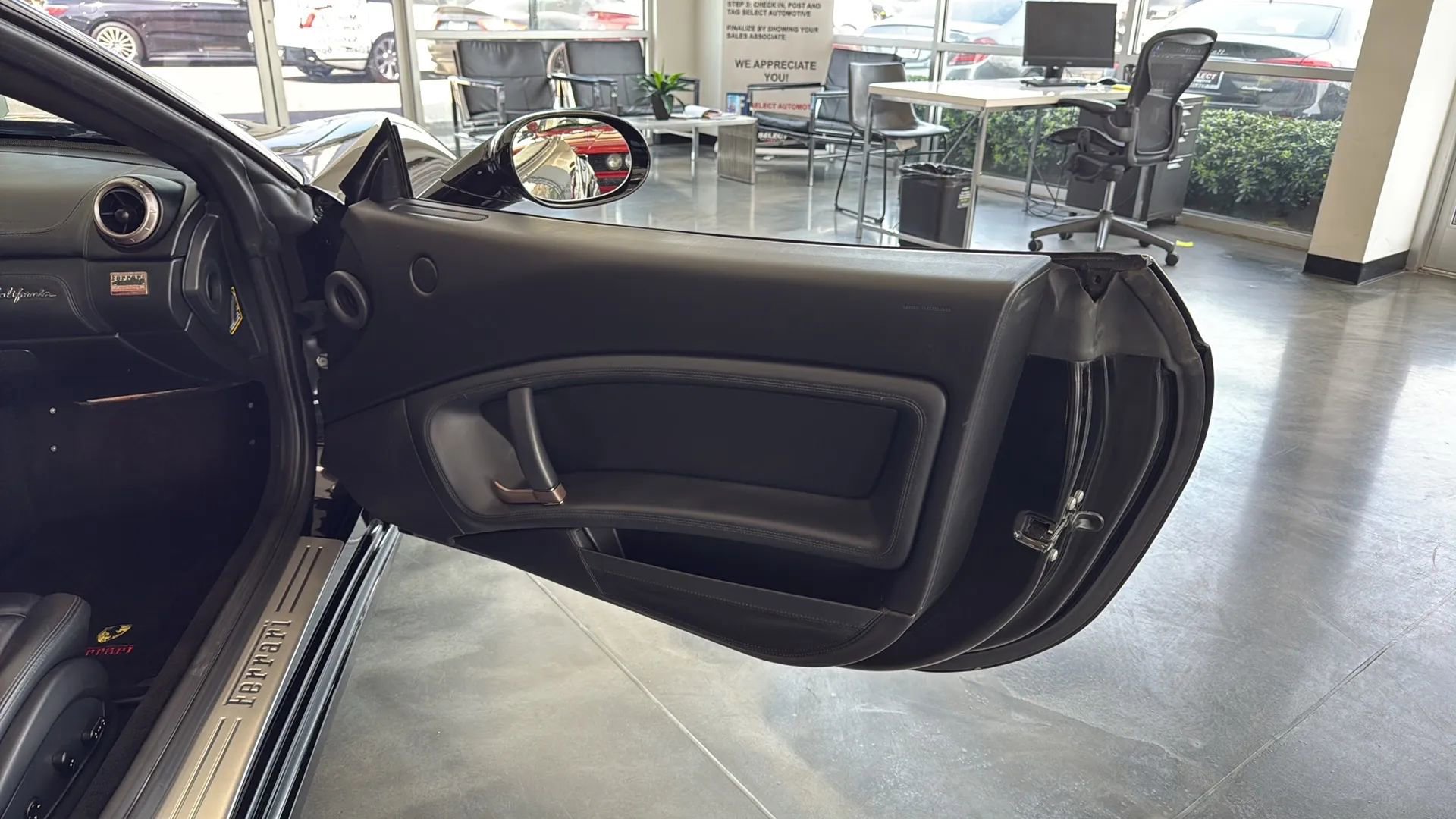 Used 2010 Ferrari California RWD image 16