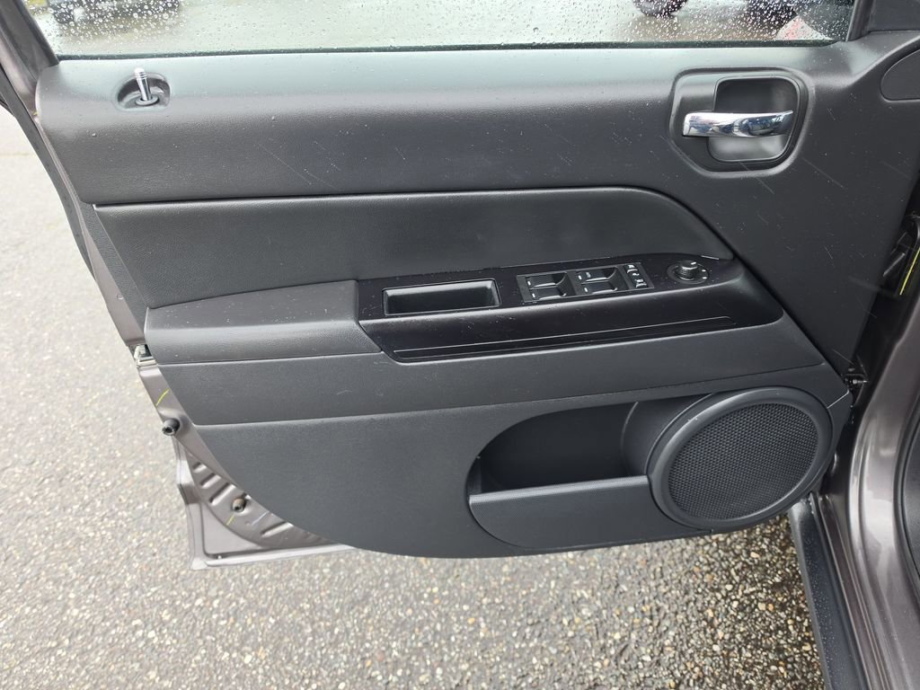 Used 2017 Jeep Compass Sport w/ Power Value Group AWD/4WD image 21