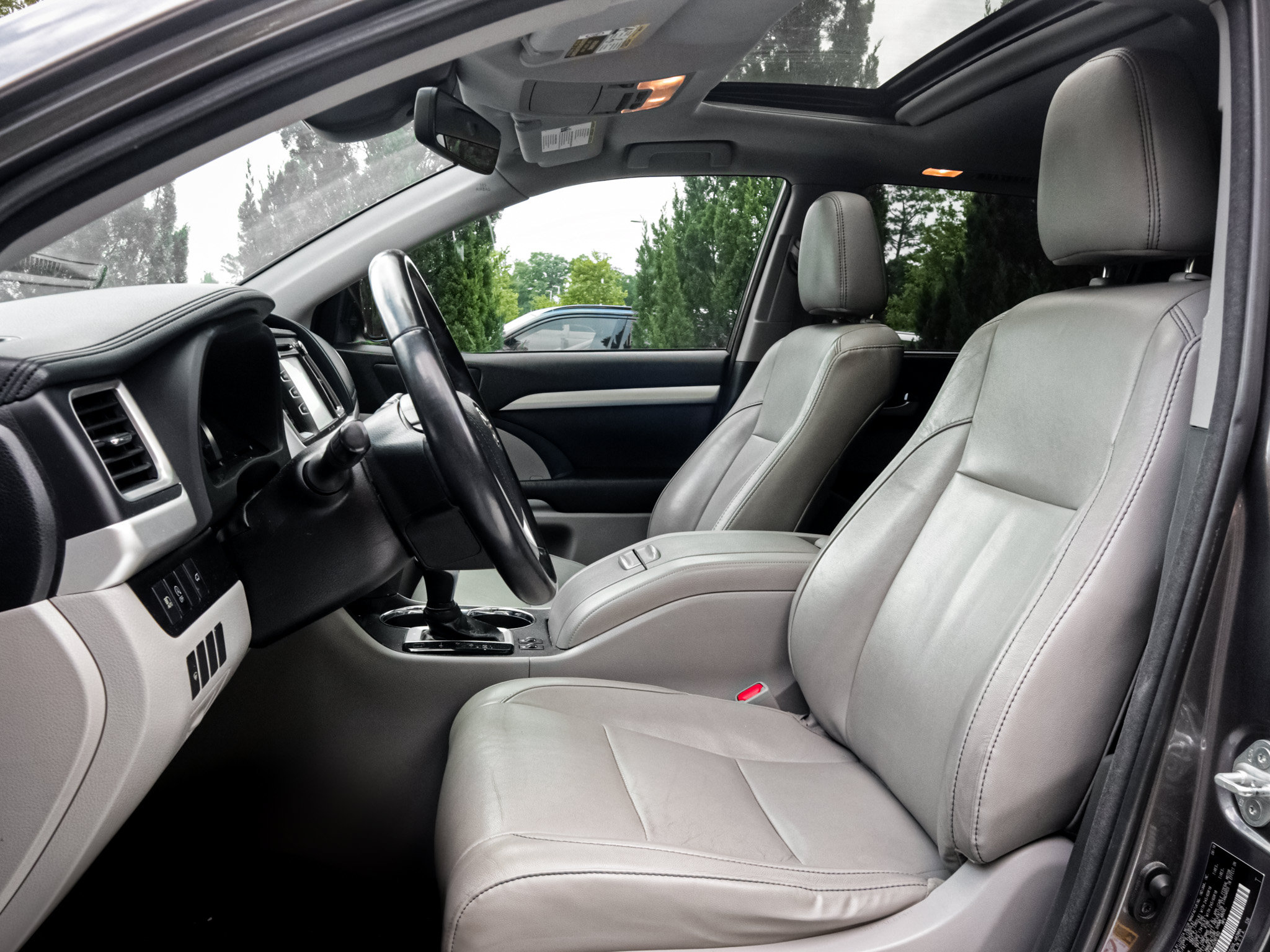Used 2018 Toyota Highlander XLE FWD image 7