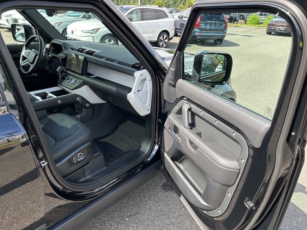 New 2025 Land Rover Defender 130 S image 19