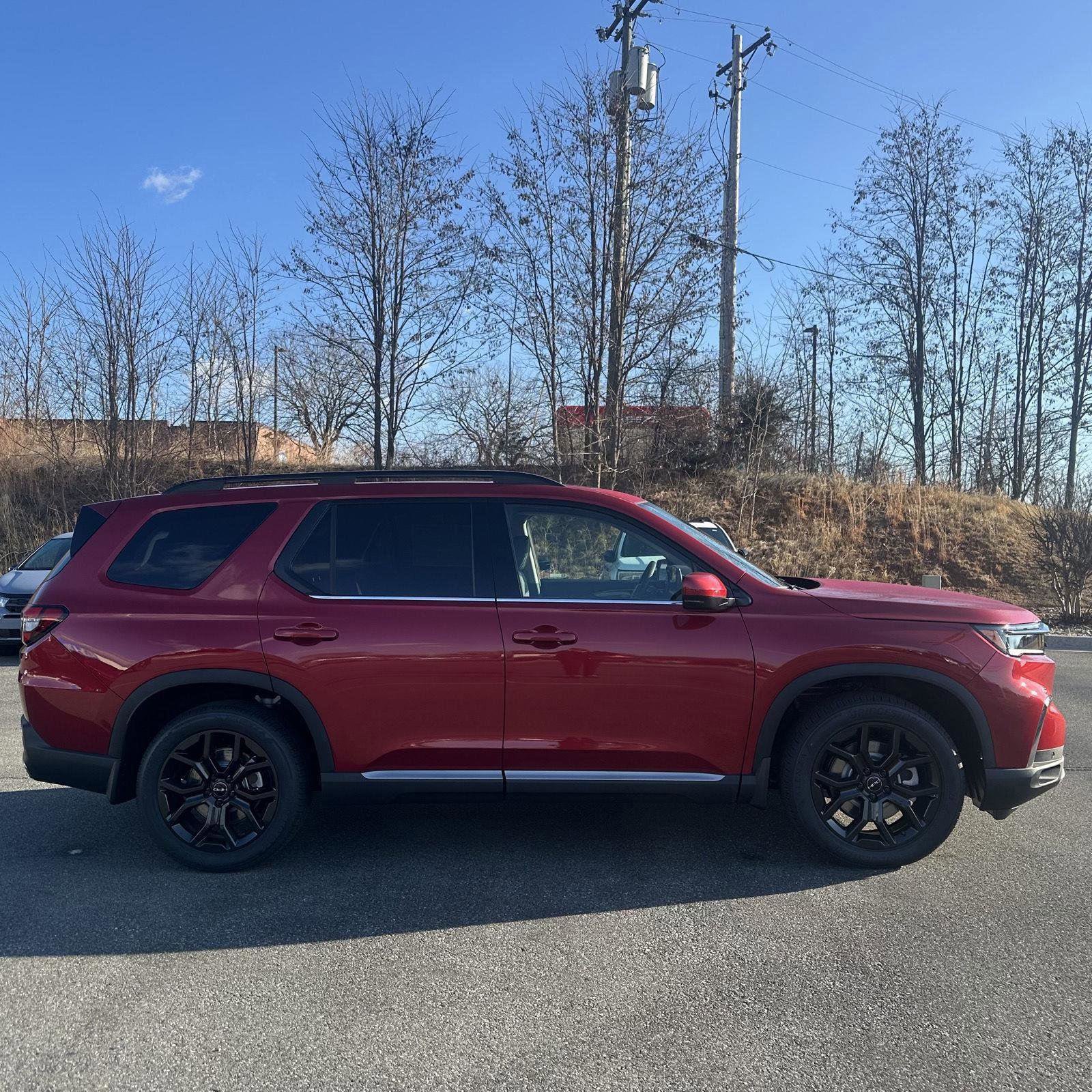 New 2025 Honda Pilot Touring image 6