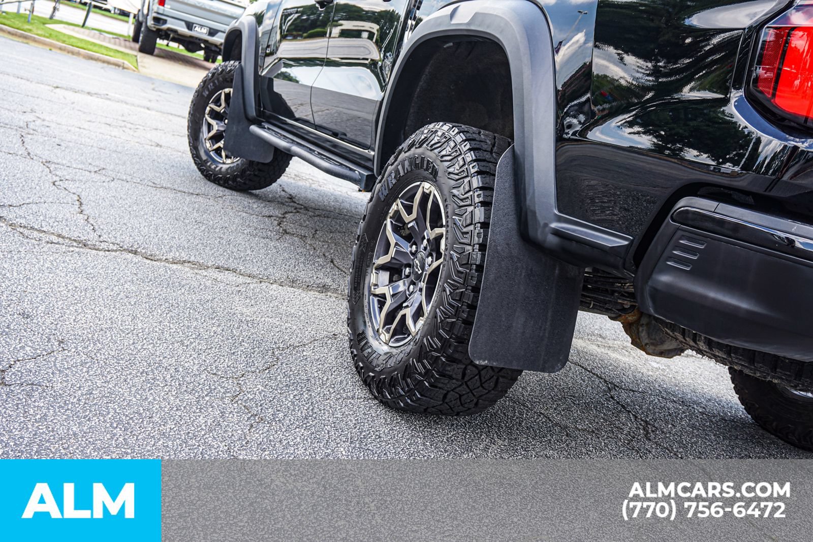 Used 2023 Chevrolet Colorado ZR2 w/ ZR2 Convenience Package III AWD/4WD image 12