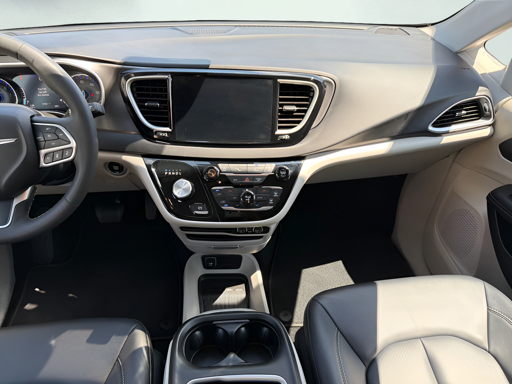 Used 2024 Chrysler Pacifica Touring-L FWD image 20