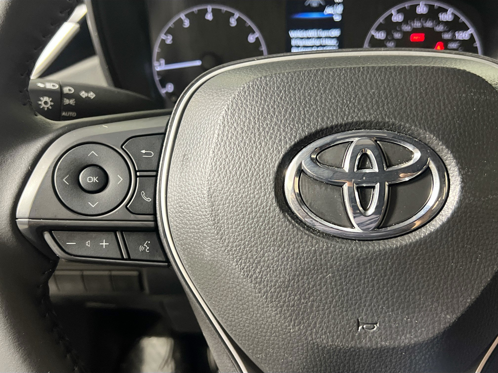 Used 2025 Toyota Corolla SE FWD image 19