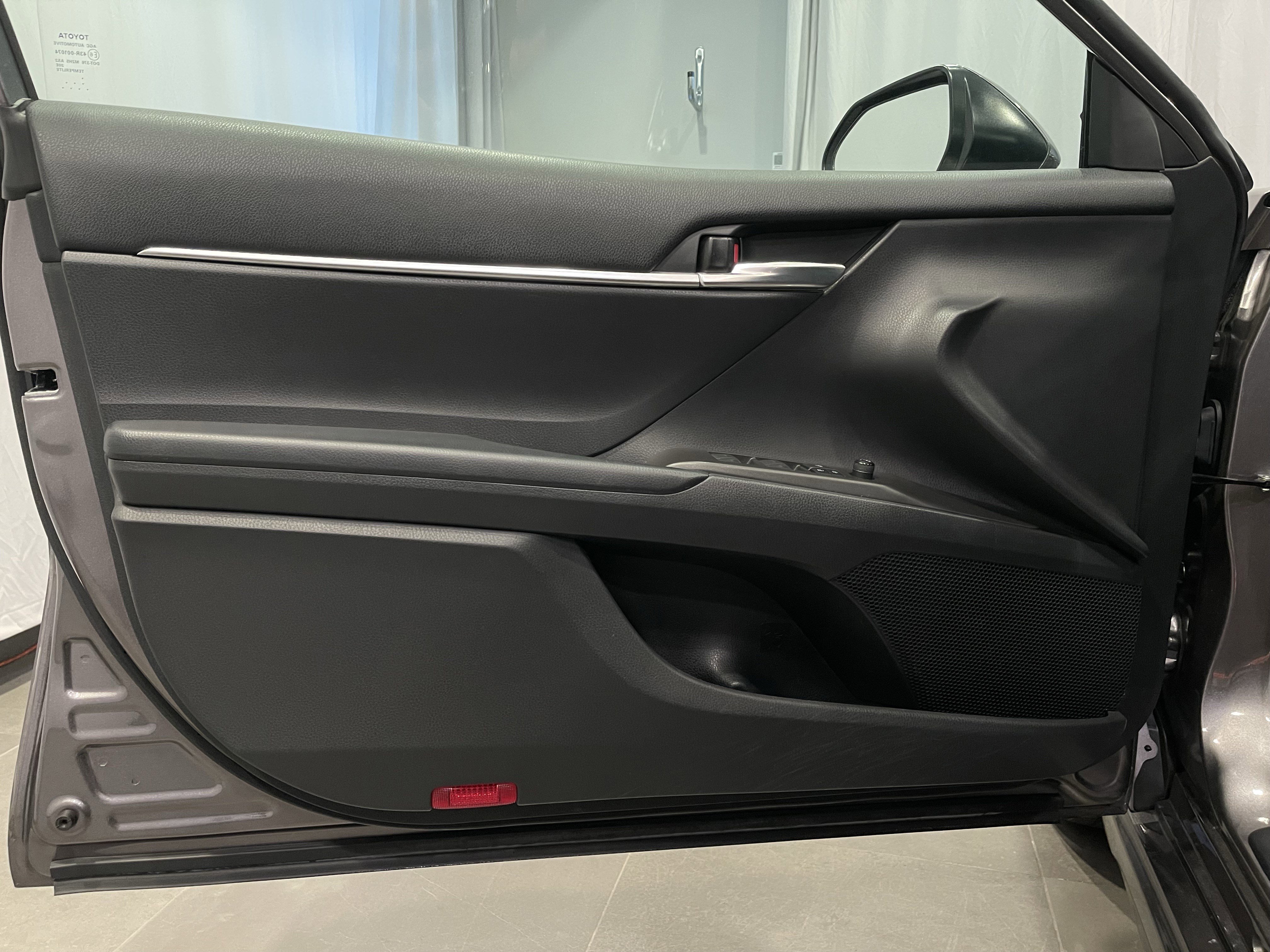 Used 2021 Toyota Camry SE image 8