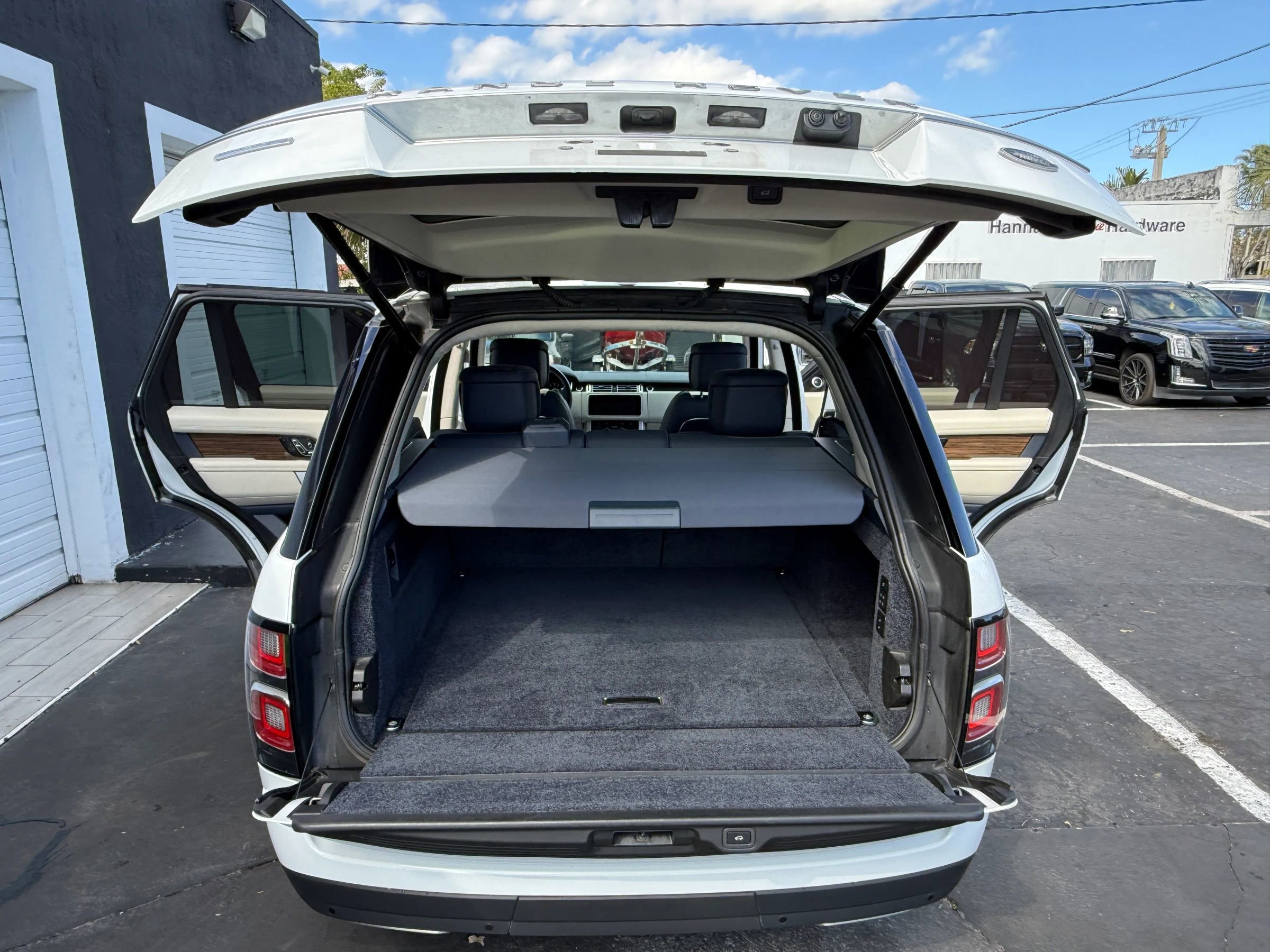 Used 2018 Land Rover Range Rover Autobiography image 23