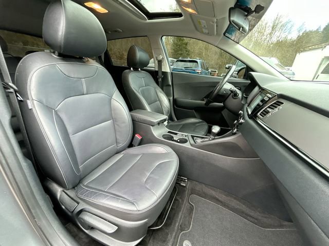Used 2017 Kia Niro Touring image 29