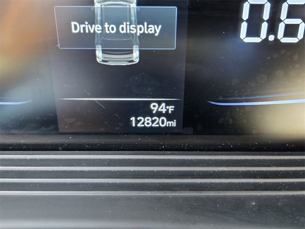 Certified 2024 Hyundai Venue SEL image 28