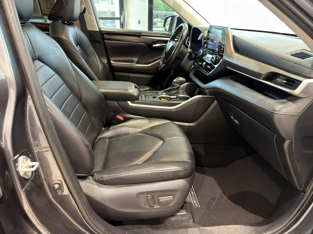 Used 2020 Toyota Highlander XLE image 25