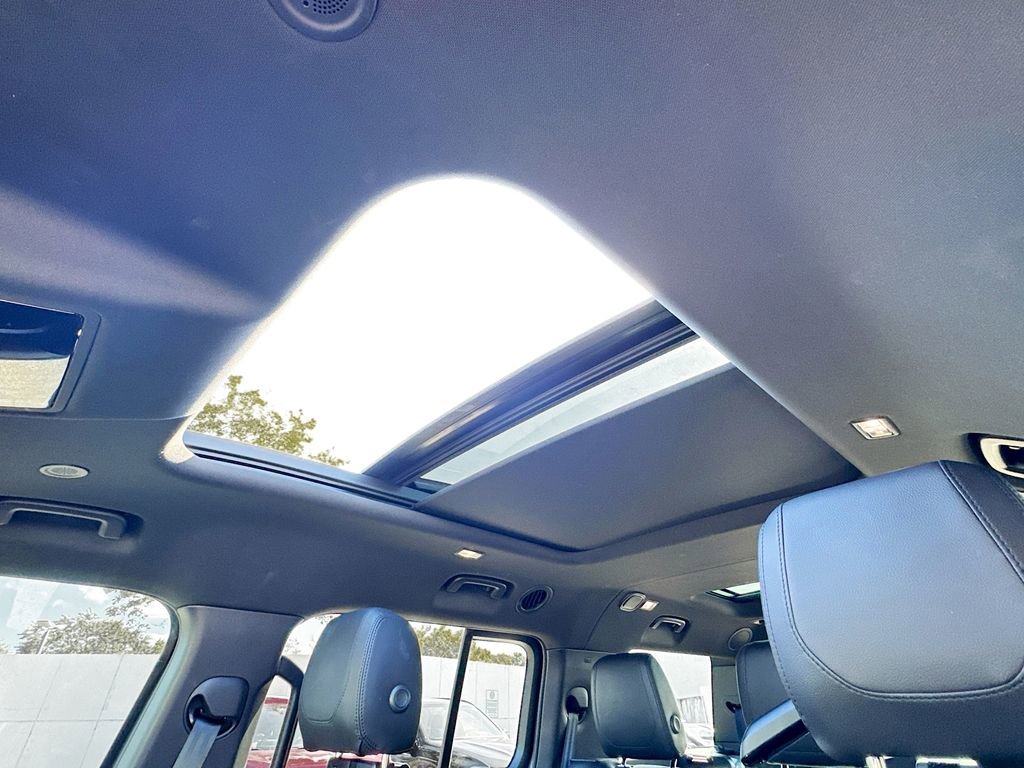 Used 2023 Land Rover Defender 130 SE image 24