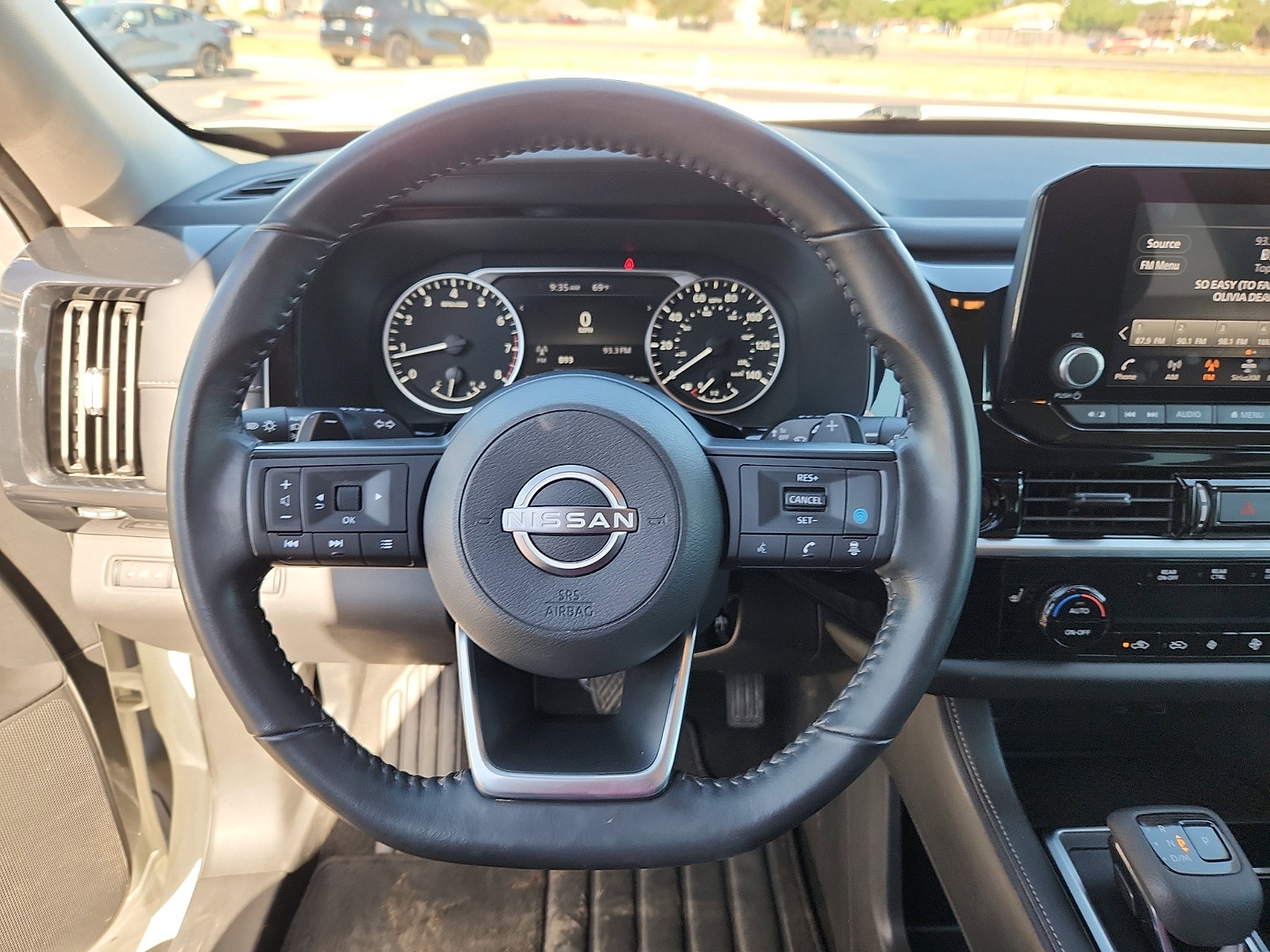 Used 2025 Nissan Pathfinder SV image 16