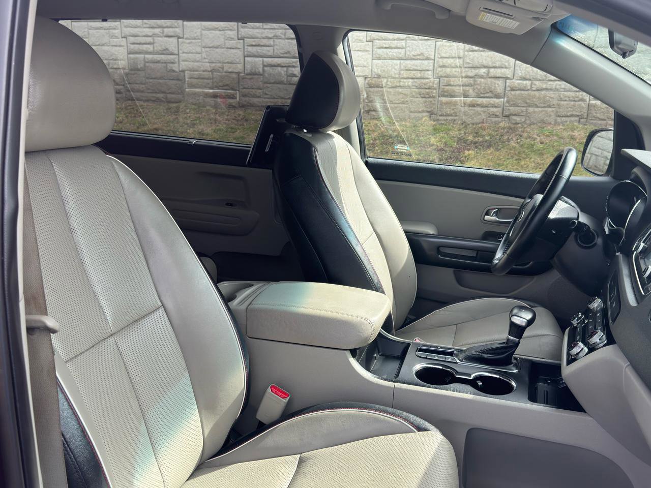 Used 2020 Kia Sedona EX image 37