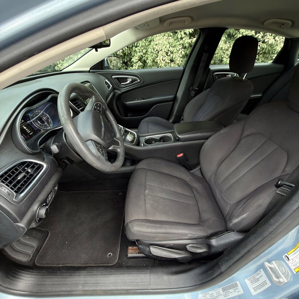 Used 2015 Chrysler 200 Limited image 9