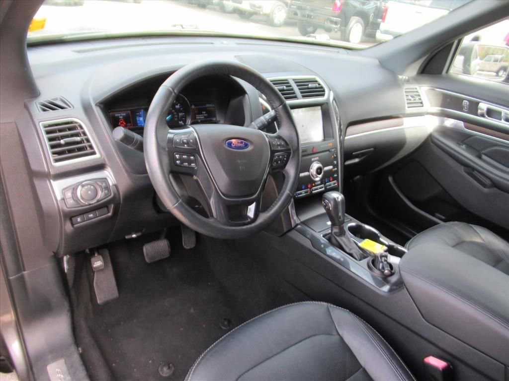 Used 2019 Ford Explorer Limited w/ Class III Trailer Tow Package image 15