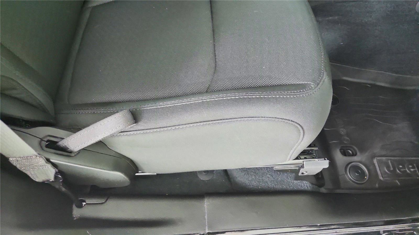 Used 2022 Jeep Wrangler Sport image 35