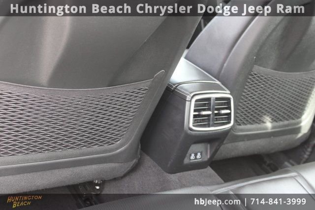 Used 2025 Genesis G70 2.5T image 37