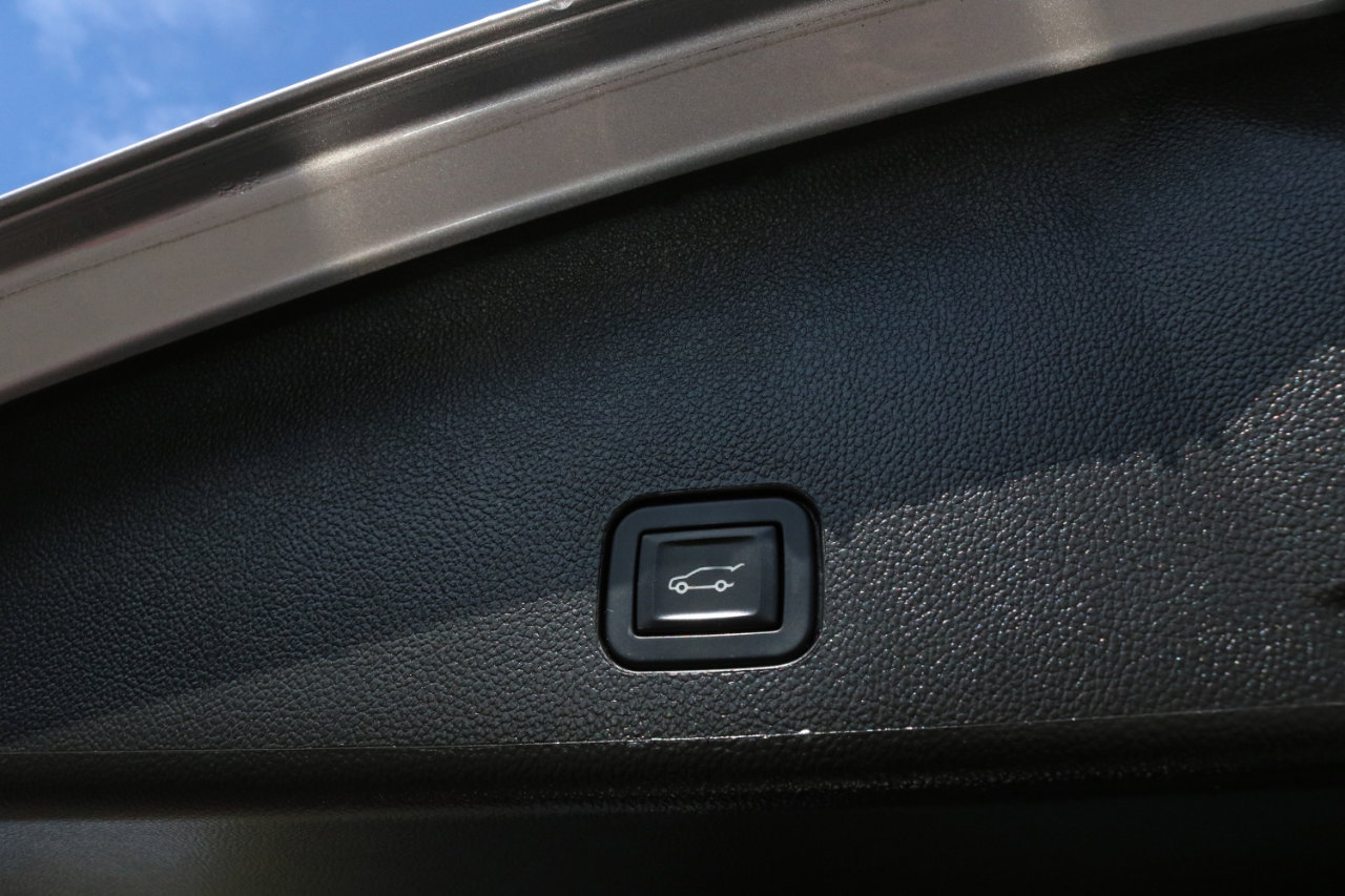 Used 2015 Cadillac SRX Luxury w/ Driver Awareness Package image 37