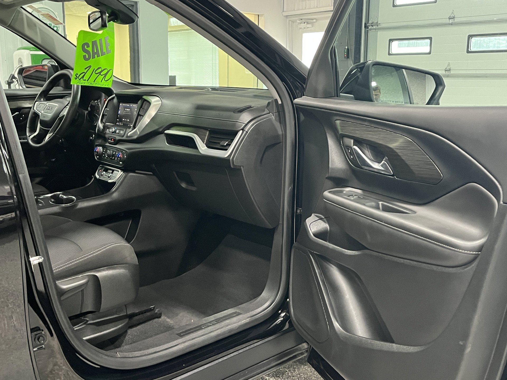 Used 2022 GMC Terrain SLE w/ Driver Convenience Package image 8