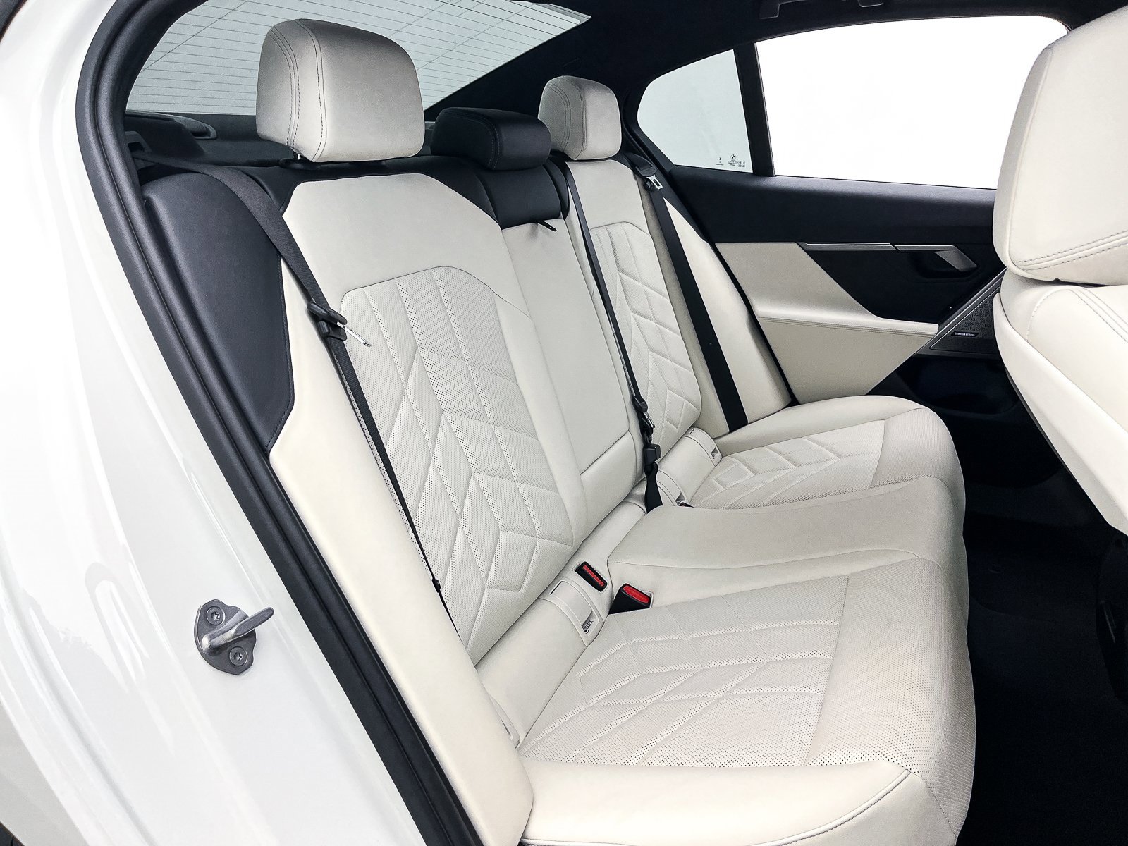 Used 2024 BMW i5 eDrive40i w/ M Sport Package image 36