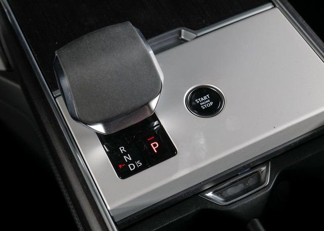 New 2025 Land Rover Range Rover SE image 15