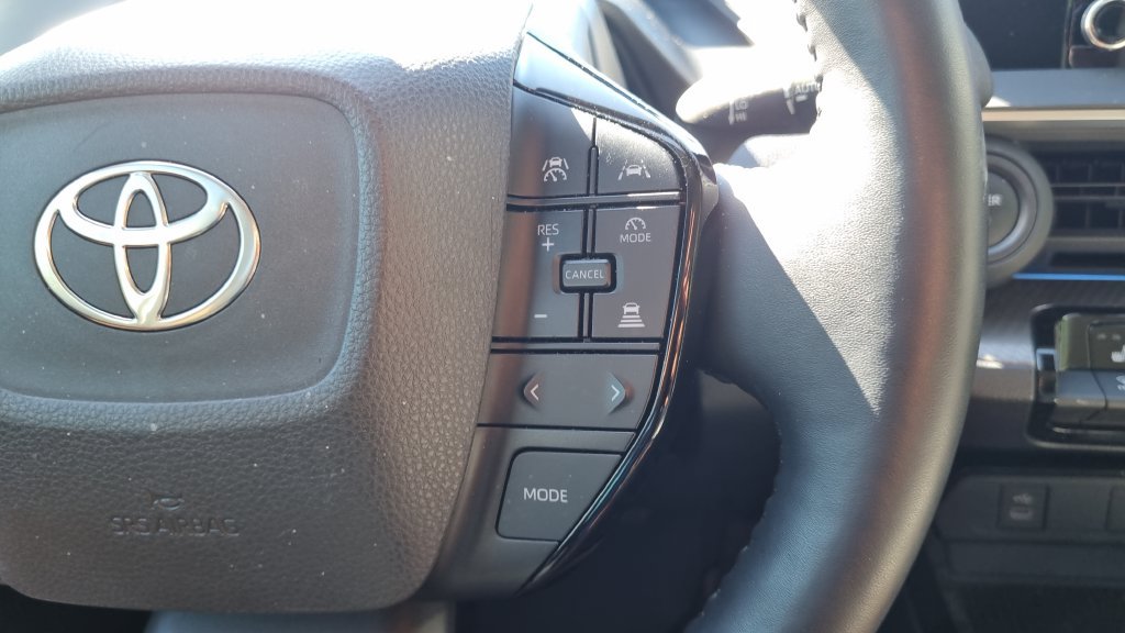 Used 2024 Toyota Prius XLE FWD image 25